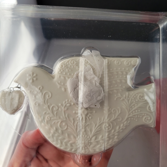 Hallmark Pace On Earth Dove Ornament All Occasion/Christmas Unisex - Picture 3 of 6